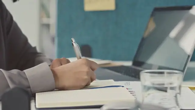 Video thumbnail for Rashida Jones Reflects on 1993 Argument with Tupac Shakur and Their Resolution