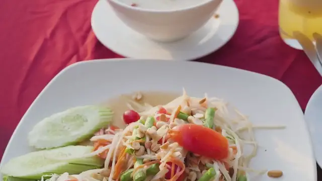 Video thumbnail for Vietnamese Beef and Green Papaya Salad