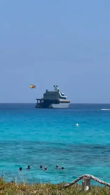 Video thumbnail for WhatsApp CEO lands on his watch by helicopter