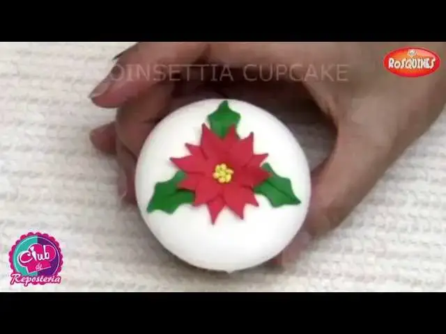 Video thumbnail for Christmas Poinsettia Cupcake