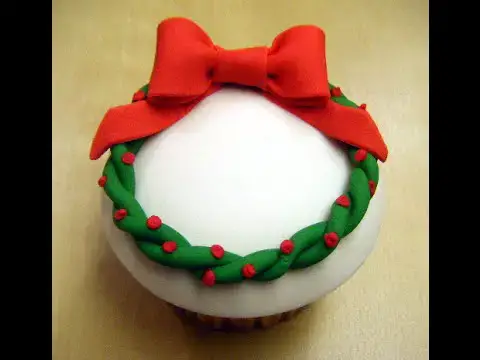 Video thumbnail for Christmas Wreath Cupcake