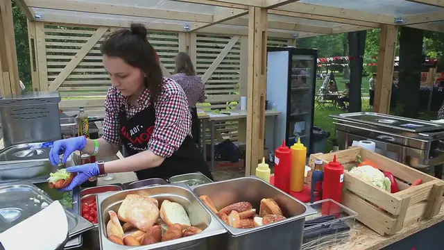 Video thumbnail for Popular Regional Hot Dog Recipes from Across the USA