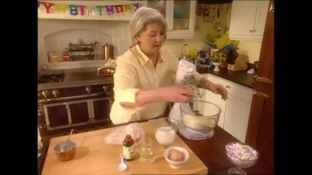 Video thumbnail for 
				 Ice Cream Cone Cakes
