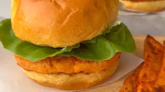 Video thumbnail for EASY SALMON BURGERS
