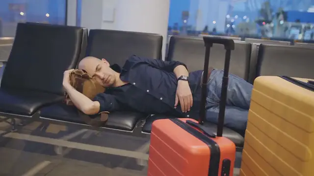 Video thumbnail for Over 77% of red-eye flights are delayed here: Worst airports for early and late flights