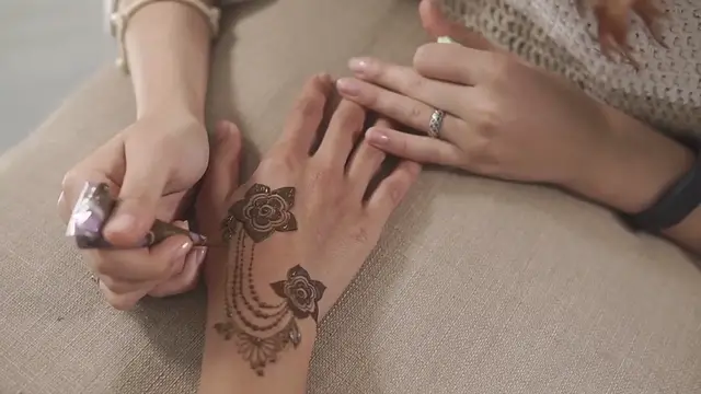Video thumbnail for Mehendi Designs Perfect for Weddings