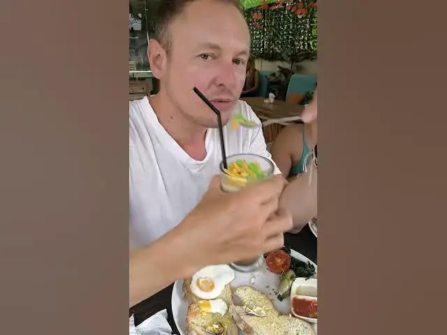 'Video thumbnail for Trying Es Cendol in Bali 🇮🇩 | Refreshing Jackfruit Coconut Dessert Drink🥥🍯'