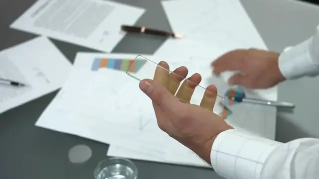 Video thumbnail for Exploring the Google Pixel 5: A Perfect Blend of Simplicity and Smarts