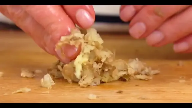 'Video thumbnail for How To Peel Ginger 2 Easy Ways(720P HD)'