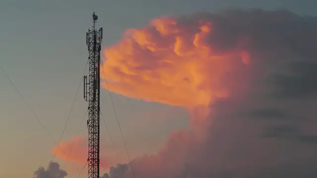 Video thumbnail for 5G vs Wi-Fi 6 Explained