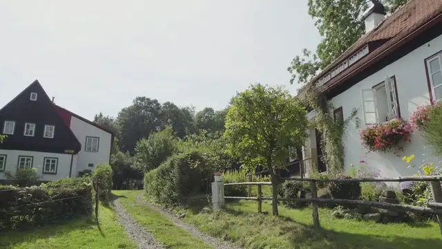 Video thumbnail for "Robert Redford’s Wife Sibylle Lists 'Serene' Utah Home Near Sundance Resort for $4 Million: A Look Inside"