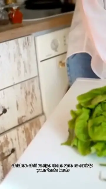 Video thumbnail for Chicken chili recipe