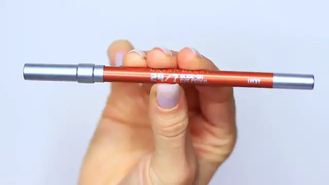 Video thumbnail for Beginners Eye Makeup Tutorial Using One Eyeshadow + Eyeliner Pencil How To Apply Eyeshadow