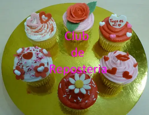 Video thumbnail for Valentine's Day Cupcakes