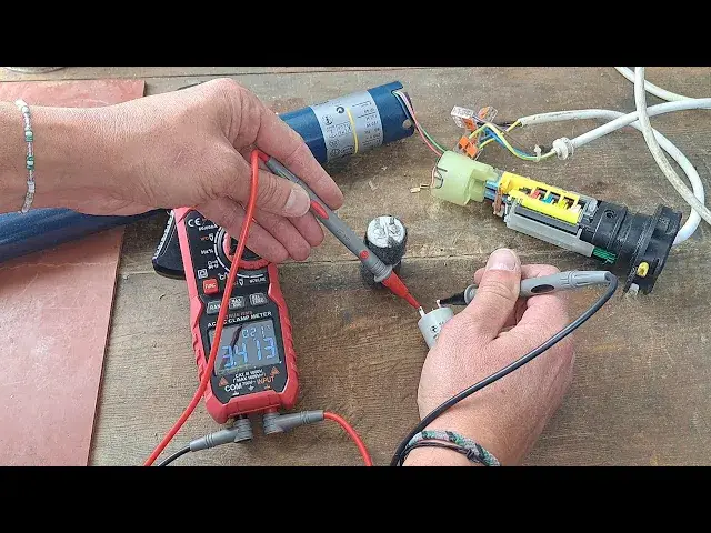 Video thumbnail for Réparation volet roulant | Test avec condensateur 3,5μF neuf - Identification de la panne ! Partie 2
