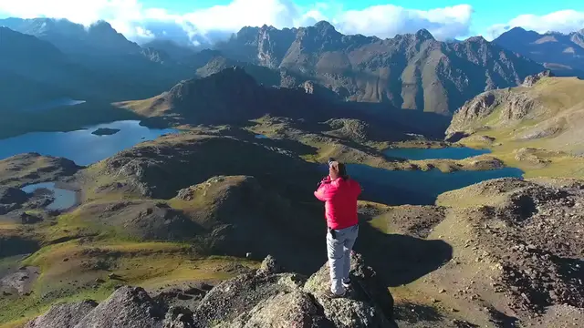 Video thumbnail for Zeiss Loxia 35mm F2 – A Compact Masterpiece of Precision Optics