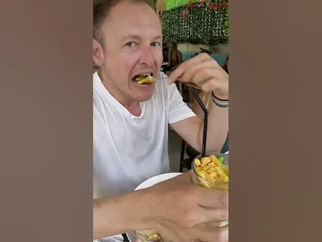 'Video thumbnail for Trying Es Cendol in Bali 🇮🇩 | Refreshing Jackfruit Coconut Dessert Drink🥥🍯'