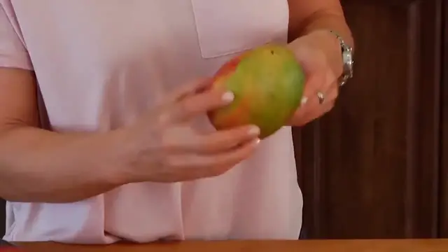 'Video thumbnail for How To Cut And Dice A Mango(720P HD)'