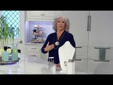 Video thumbnail for Recipe for Fashion: How to Layer Jewelry