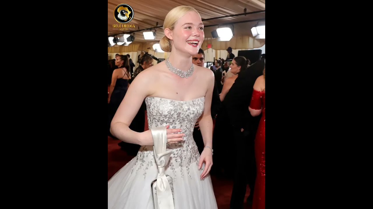 Video thumbnail for Stars Shine on the Red Carpet at the Academy Awards