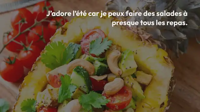 Video thumbnail for Salade tropicale dans un ananas