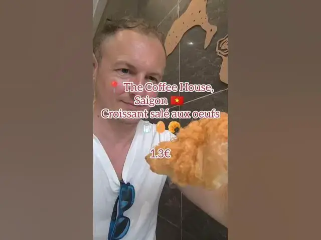 'Video thumbnail for 🥐 J’ai goûté le croissant le plus bizarre du Vietnam… et j’ai regretté !'