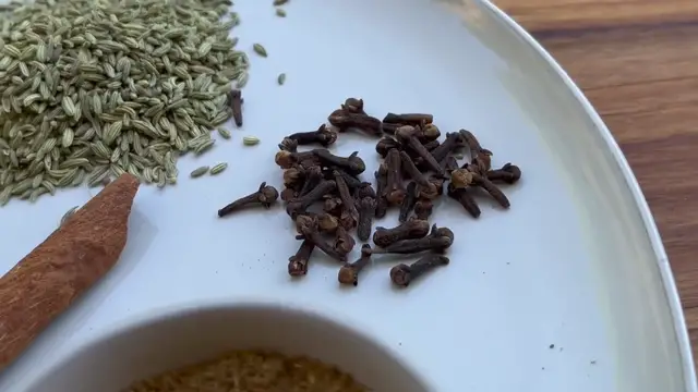 'Video thumbnail for How To Make Five Spice Powder(720P_HD)'