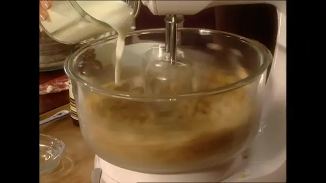 Video thumbnail for 
				 Savannah Chocolate Cake