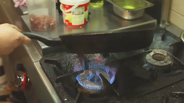 Video thumbnail for Classic Macaroni and Cheese Recipe