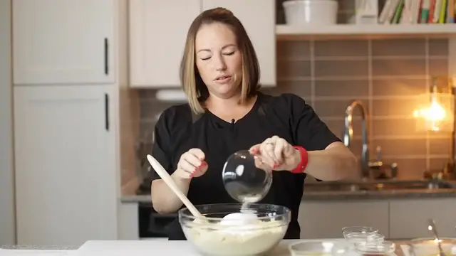 Video thumbnail for Keto Birthday Cake with Buttercream Frosting(720P HD)