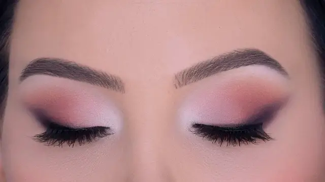 Video thumbnail for Smokey Eyeliner & Matte Brown Eyeshadow Tutorial