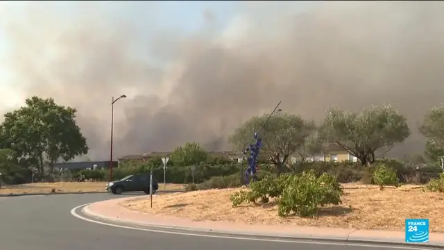 Video thumbnail for Residents evacuated as the south of France burns