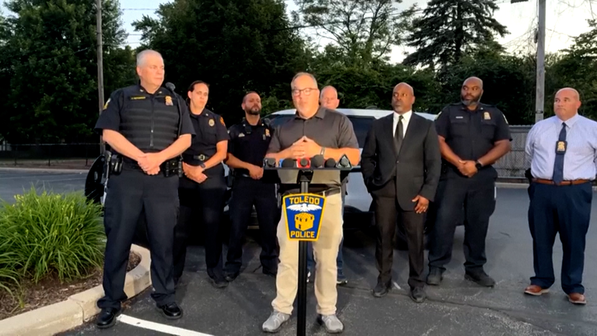 Video thumbnail for At least a dozen injured from shooting attack near Ohio festival