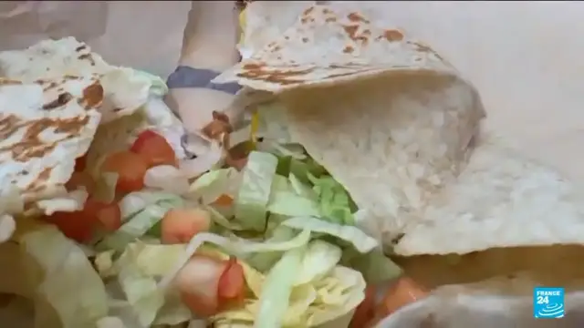 Video thumbnail for US: Taco Bell removes lettuce after parasite outbreak