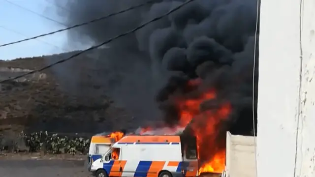 Video thumbnail for Wieder brennen Krankenwagen