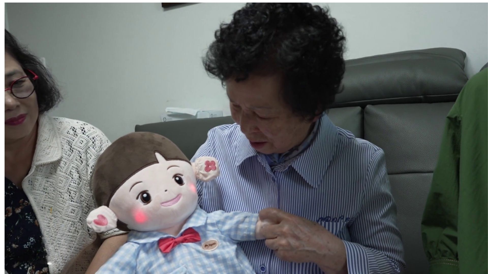 Video thumbnail for Can AI cure loneliness? South Korea’s robot companions for seniors