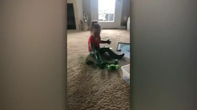 Video thumbnail for Little Girl Paints Herself Green Like Incredible Hulk Toy | Happily TV