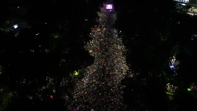 Video thumbnail for Mexico: Mexico erupts in celebration after Round of 16 qualification in World Cup (2).