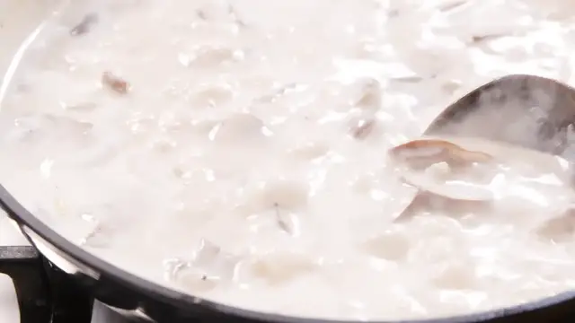 Video thumbnail for Turkey Ŕ La King Is The Perfect Way To Use Leftover Turkey - Delish (1080p)