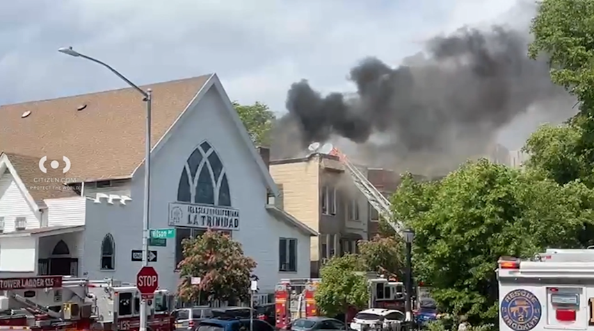 Video thumbnail for FDNY: Fire spreads to multiple Bushwick buildings