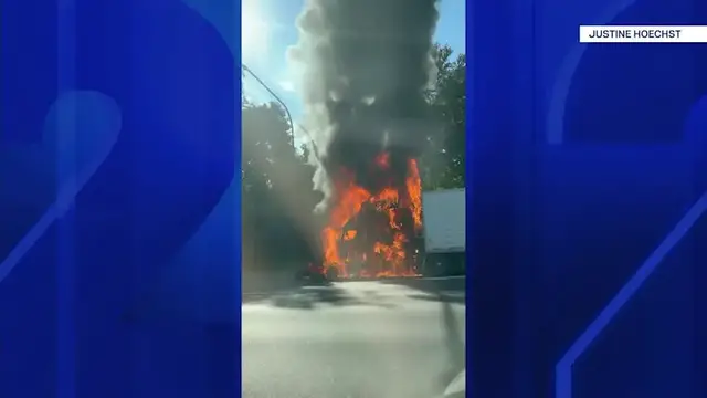 Video thumbnail for Vehicle fire on LIE temporarily closes all eastbound lanes