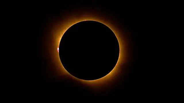 Video thumbnail for Thousands watch partial solar eclipse in north of Algeria