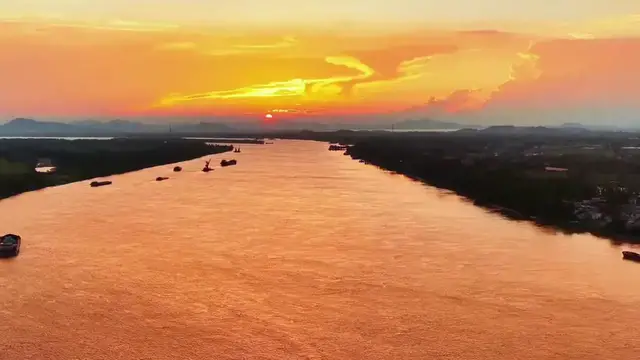 Video thumbnail for China: Bustling Shipping Activities on the Yangtze River in Chizhou.
