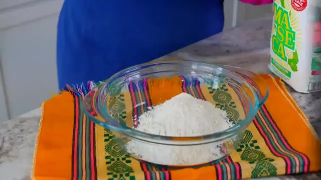 Video thumbnail for Easy Empanadas de PICADILLO con PAPAS using MASECA INstant Corn Masa(720P HD)