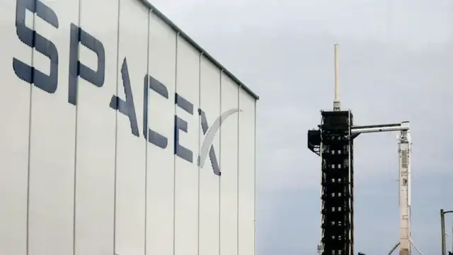 Video thumbnail for SpaceX Spectrum Deal Sends Telecom Stocks into Tailspin