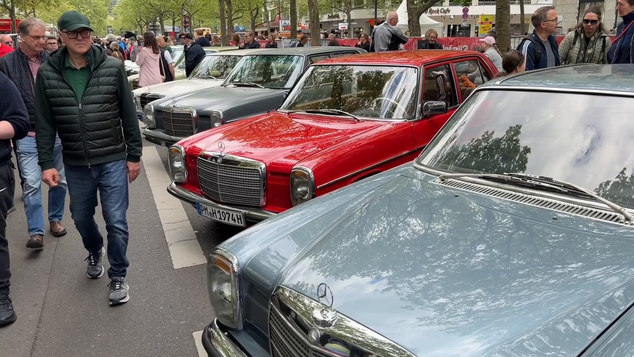 Video thumbnail for Germany: Berlin hosts ‘Classic Car Days’ exhibition on Kurfurstendamm.