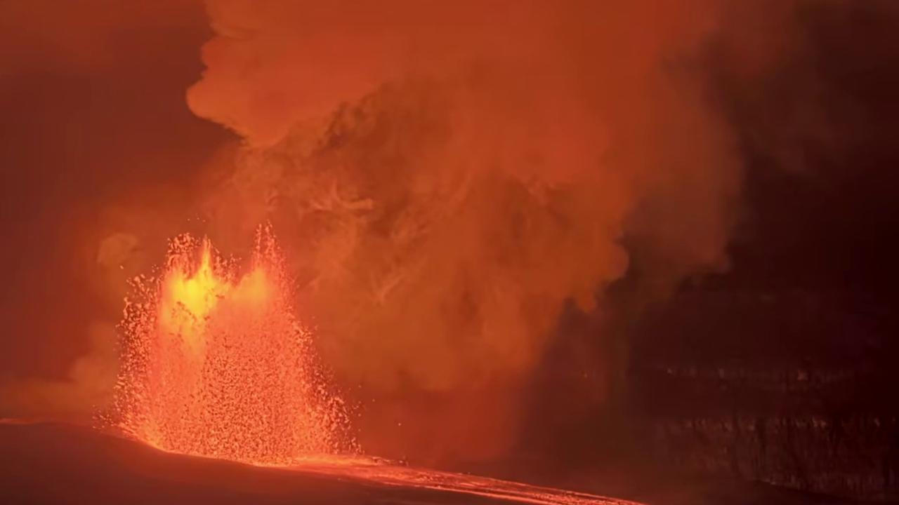 Video thumbnail for US: Kilauea Volcano Eruption Sends 20000 Foot Ash Plume Into Hawaii Sky.