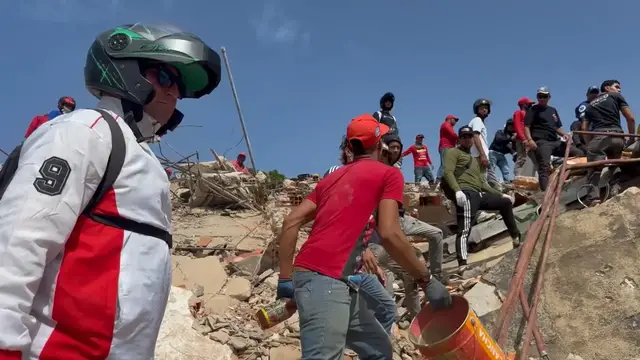 Video thumbnail for Venezuela: Search for people trapped under rubble continues in Venezuela's La Guaira.