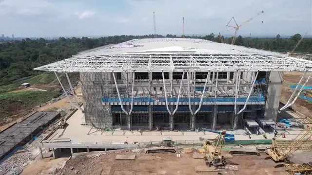 Video thumbnail for Kenya: Kenyan president hails progress of Chinese-constructed conference facility.