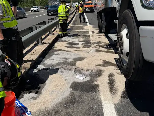 Video thumbnail for Fuel spill shuts down I-95 express lanes in Leonia following 5-car pileup